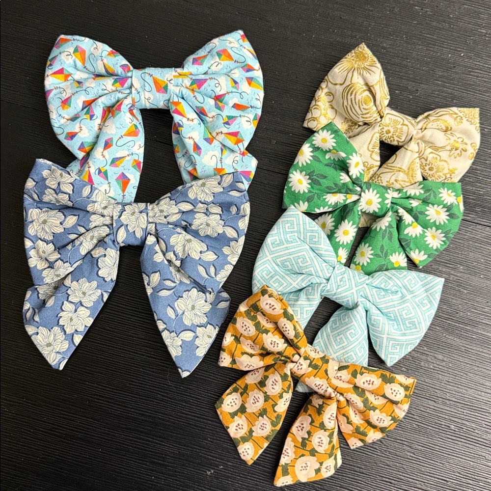 The Foggy Dog bows set